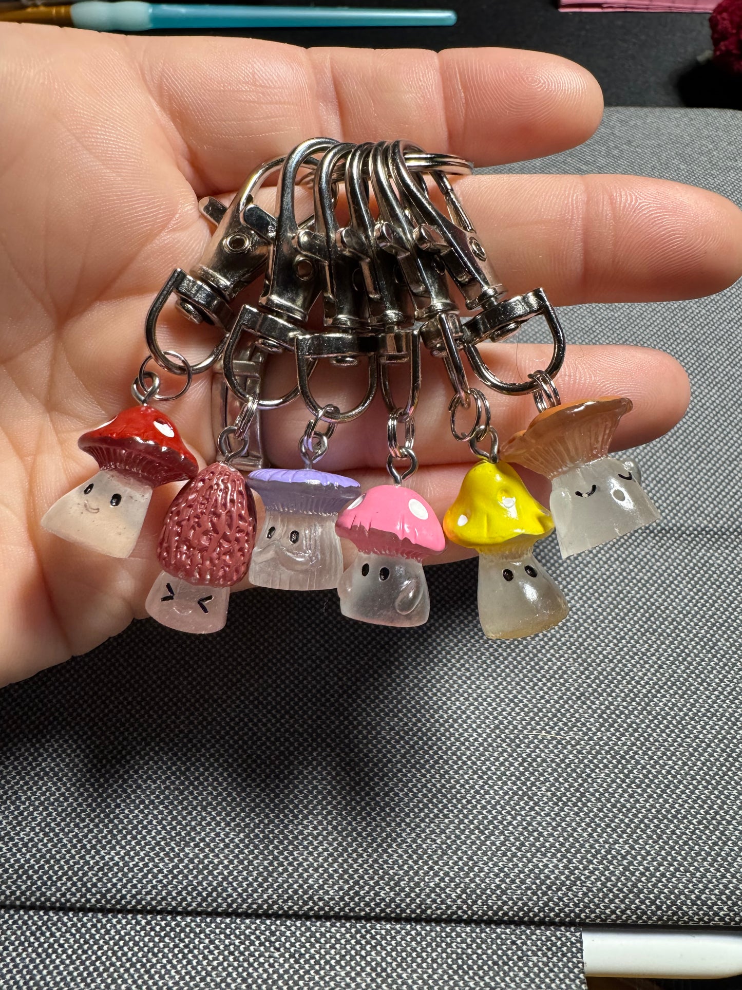 Mushroom stitch markers